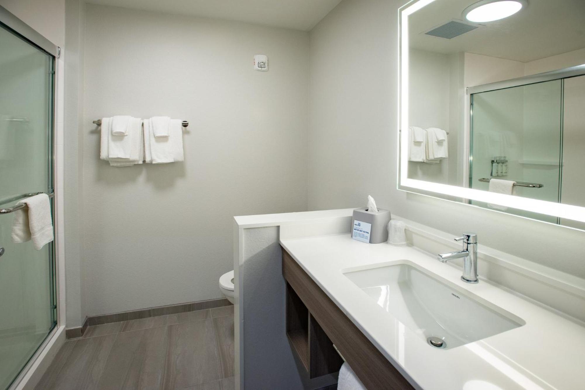 Holiday Inn Express & Suites Pensacola Airport North - I-10 By Ihg Ferry Pass Exteriör bild