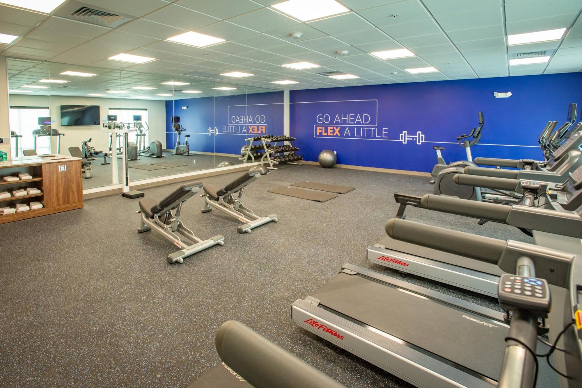 Holiday Inn Express & Suites Pensacola Airport North - I-10 By Ihg Ferry Pass Exteriör bild
