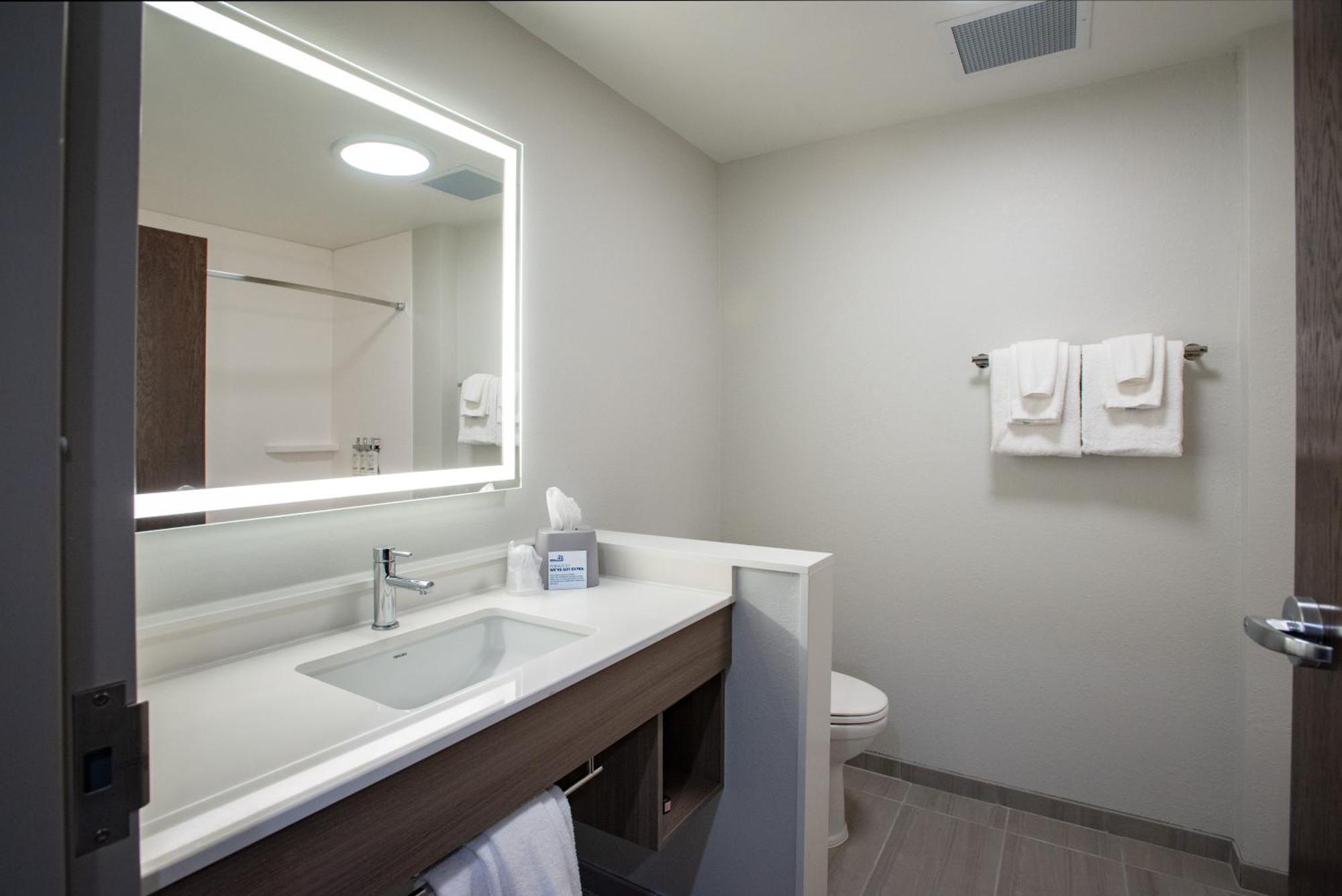 Holiday Inn Express & Suites Pensacola Airport North - I-10 By Ihg Ferry Pass Exteriör bild