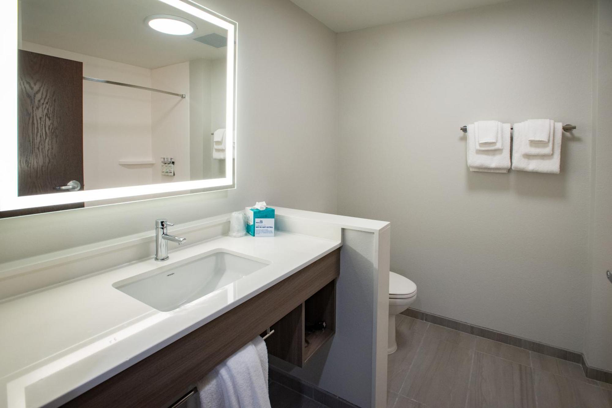 Holiday Inn Express & Suites Pensacola Airport North - I-10 By Ihg Ferry Pass Exteriör bild