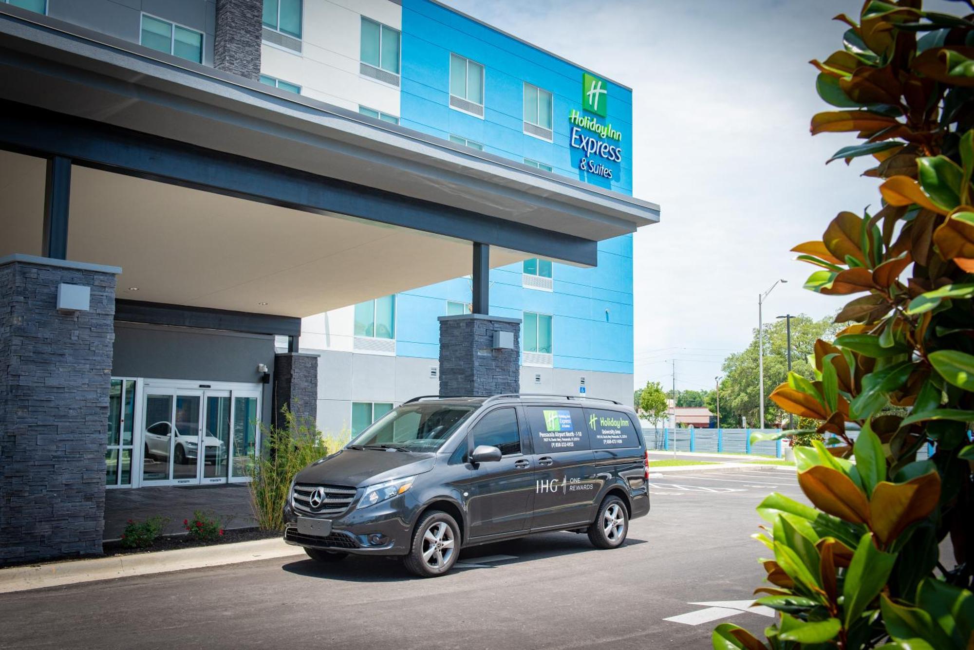 Holiday Inn Express & Suites Pensacola Airport North - I-10 By Ihg Ferry Pass Exteriör bild