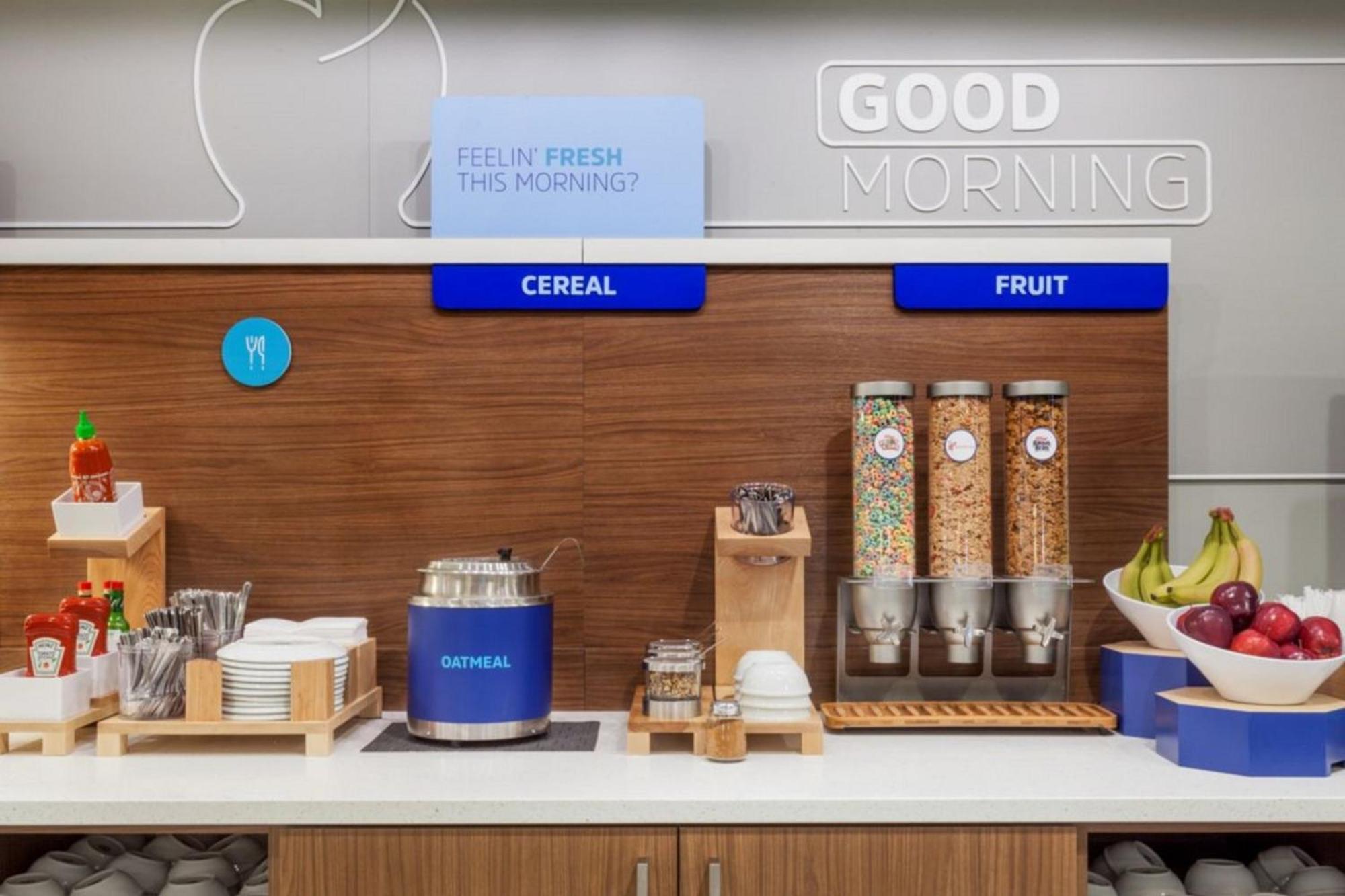 Holiday Inn Express & Suites Pensacola Airport North - I-10 By Ihg Ferry Pass Exteriör bild
