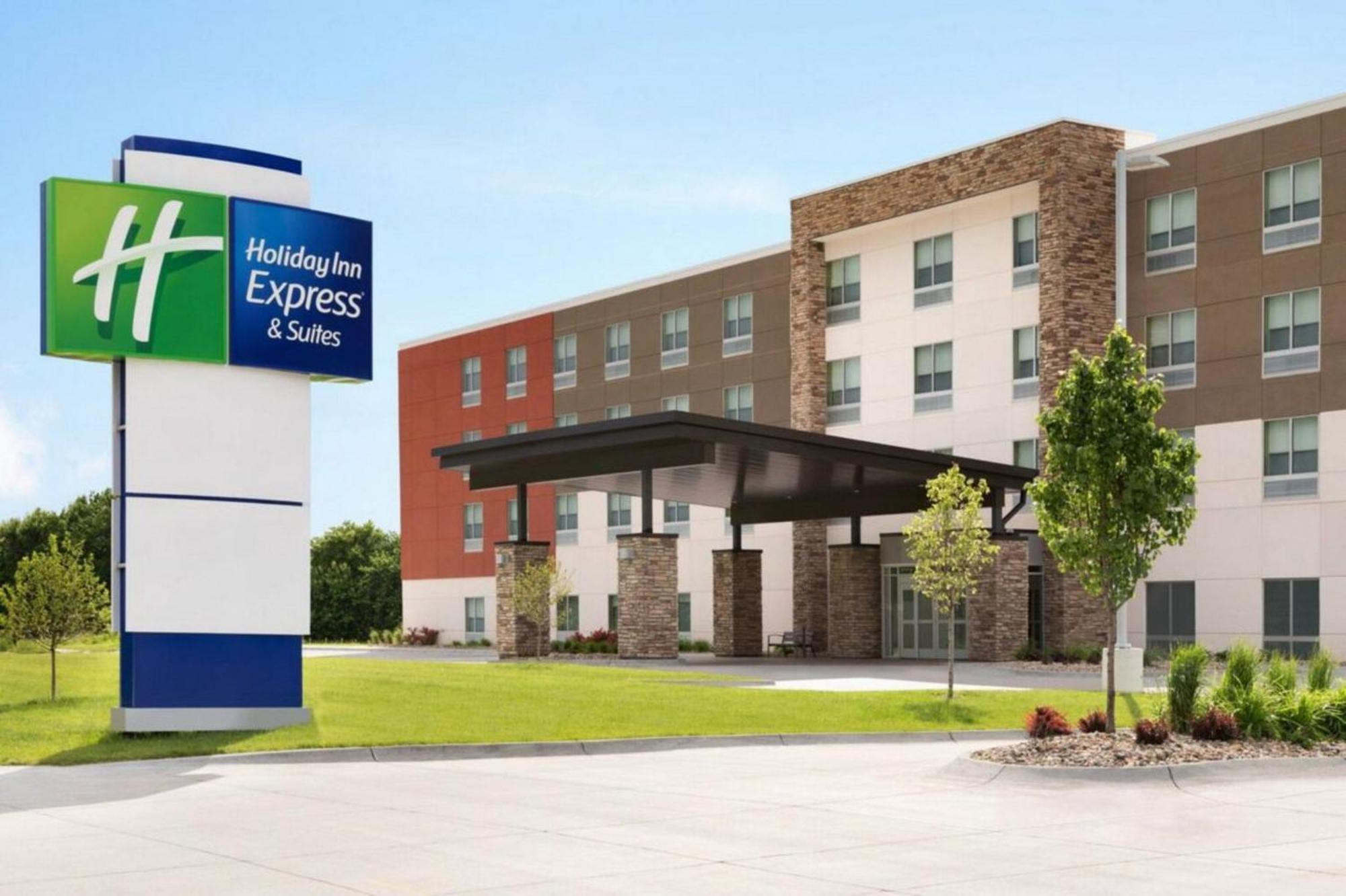 Holiday Inn Express & Suites Pensacola Airport North - I-10 By Ihg Ferry Pass Exteriör bild